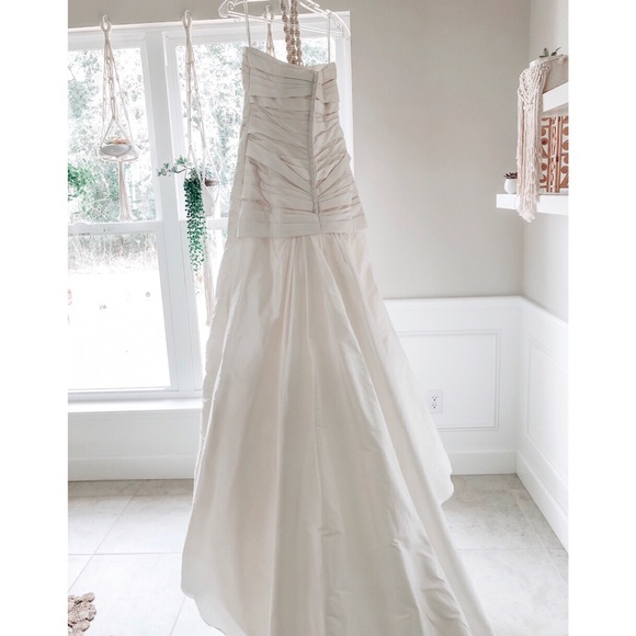 NEW Anjolique Diamond White Designer Wedding Dress - Picture 3 of 7